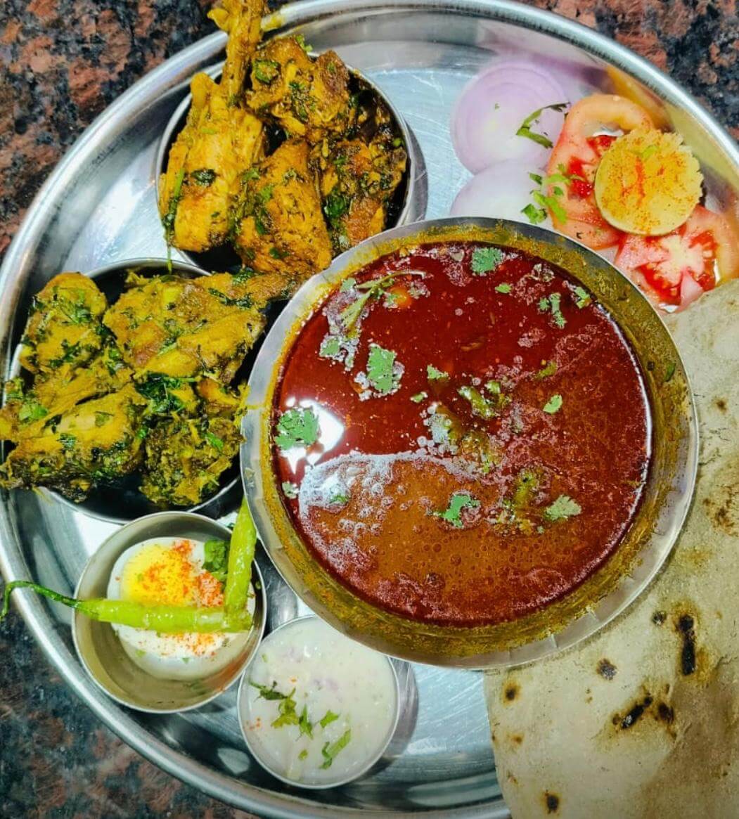 स्पे. चिकण थाळी